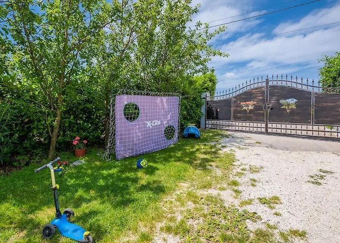 Willow Private Pool Apartman Marcana